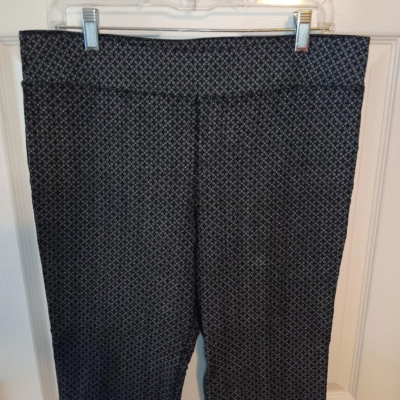 Margaret M Straight Leg Slimming Pull-on Ankle Pants - Picture 6 of 6